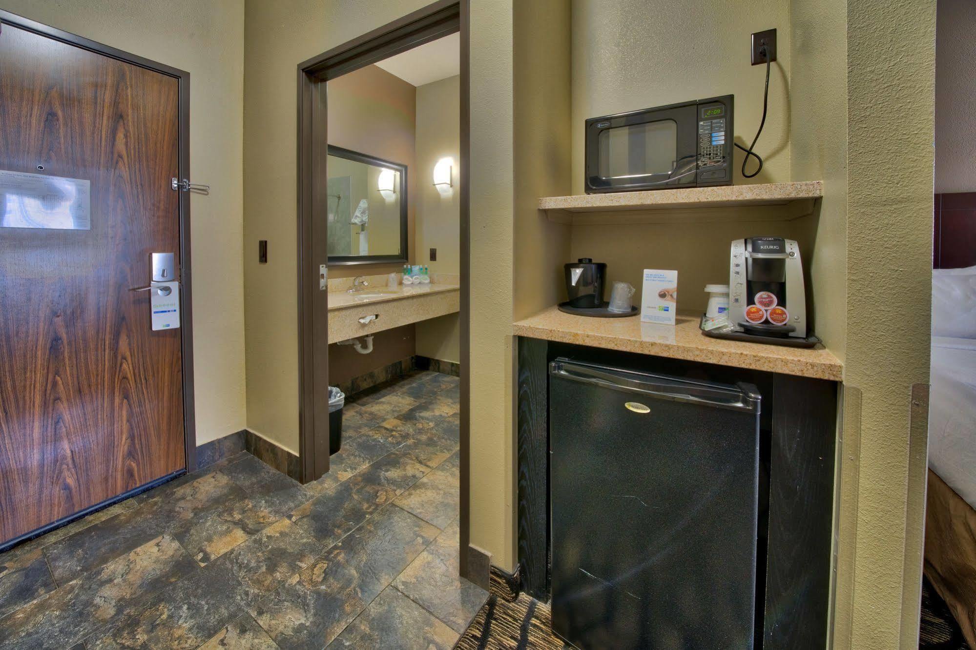 Holiday Inn Express And Suites Lubbock South By Ihg Екстериор снимка